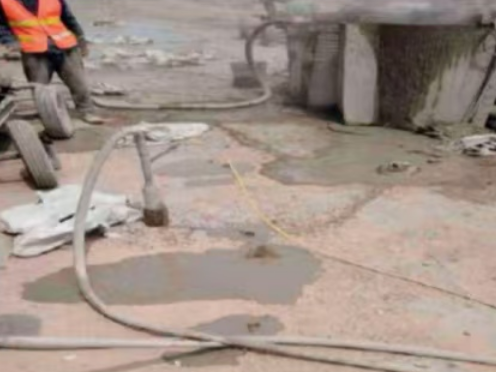 巴青水泥混凝土路面板底注浆技术 路面脱空注浆整治方案